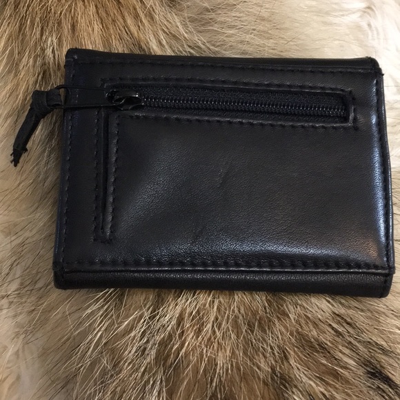 LIZ CLAIBORNE black leather coin wallet - Picture 3 of 6